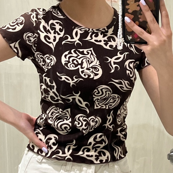 Brown and white graphic hearts tee 🤎 - Picture 3 of 3